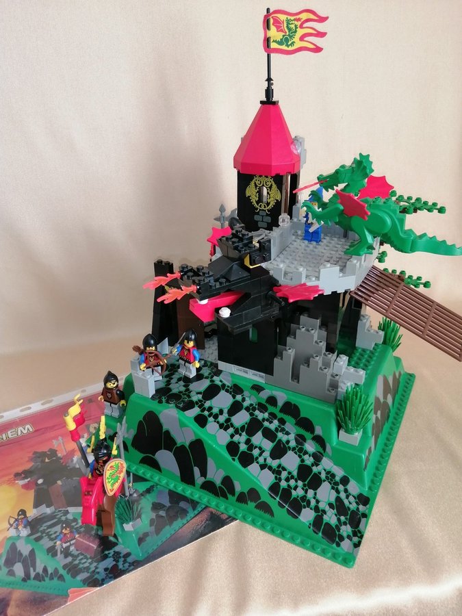 Äldre Lego Borg Castle - 6082 DRAGON KNIGHTS - FIRE BREATHING FORTRESS från 1993