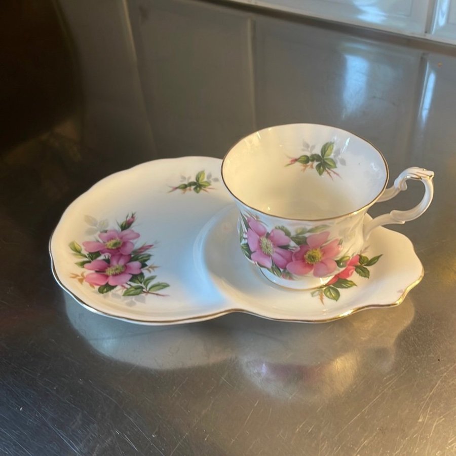 Royal Albert ”Prairie Rose” frukostporslin