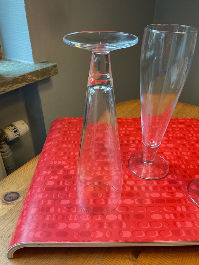 Tre stora glas på fot ölglas klarglas