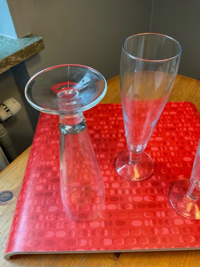 Tre stora glas på fot ölglas klarglas