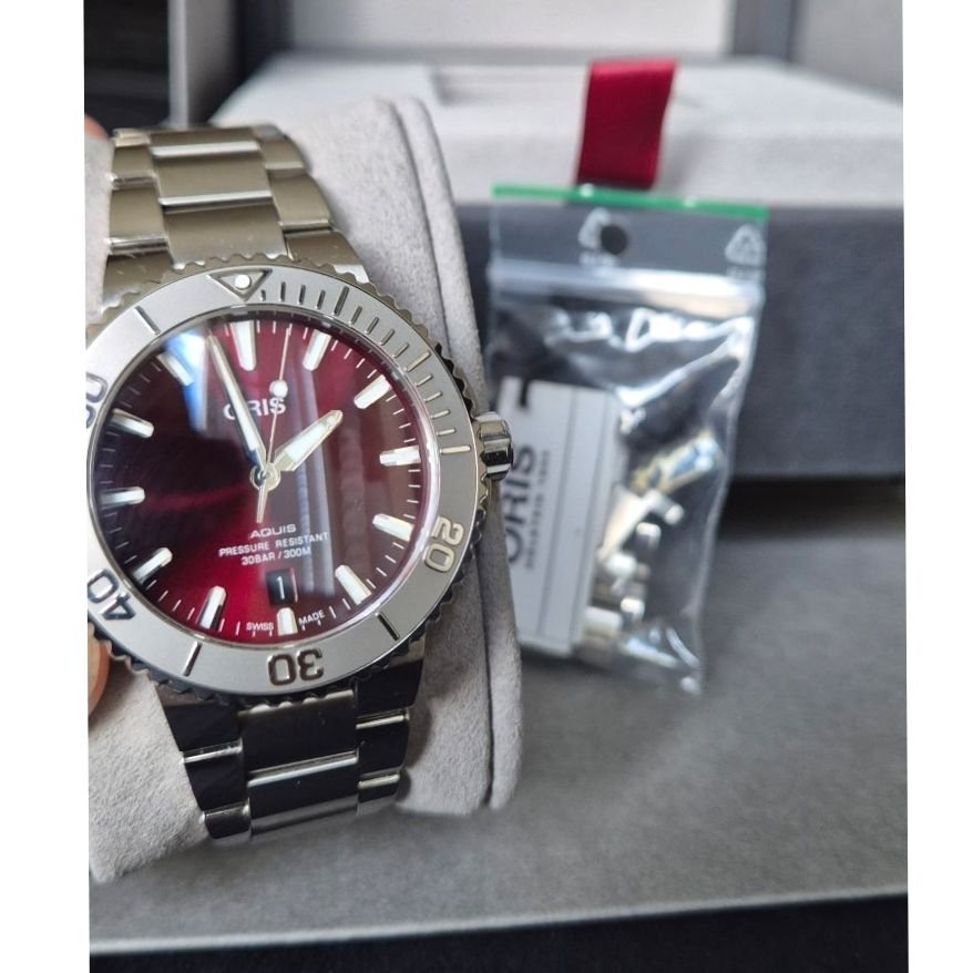 Oris Aquis Date Cherry 41,5mm