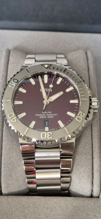 Oris Aquis Date Cherry 41,5mm