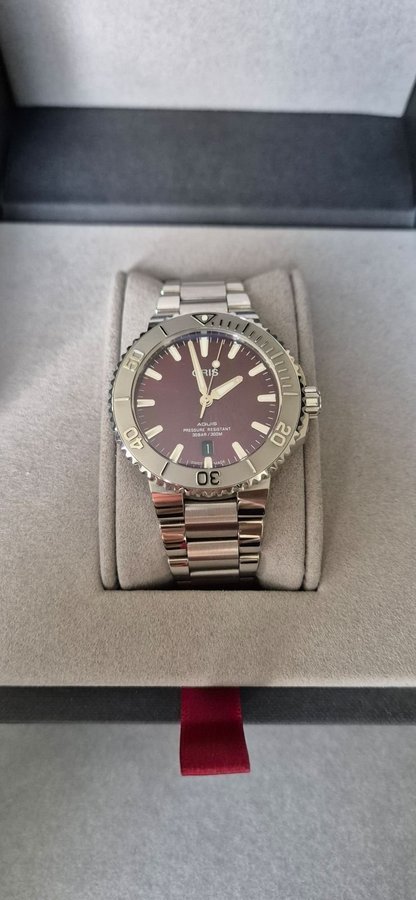 Oris Aquis Date Cherry 41,5mm