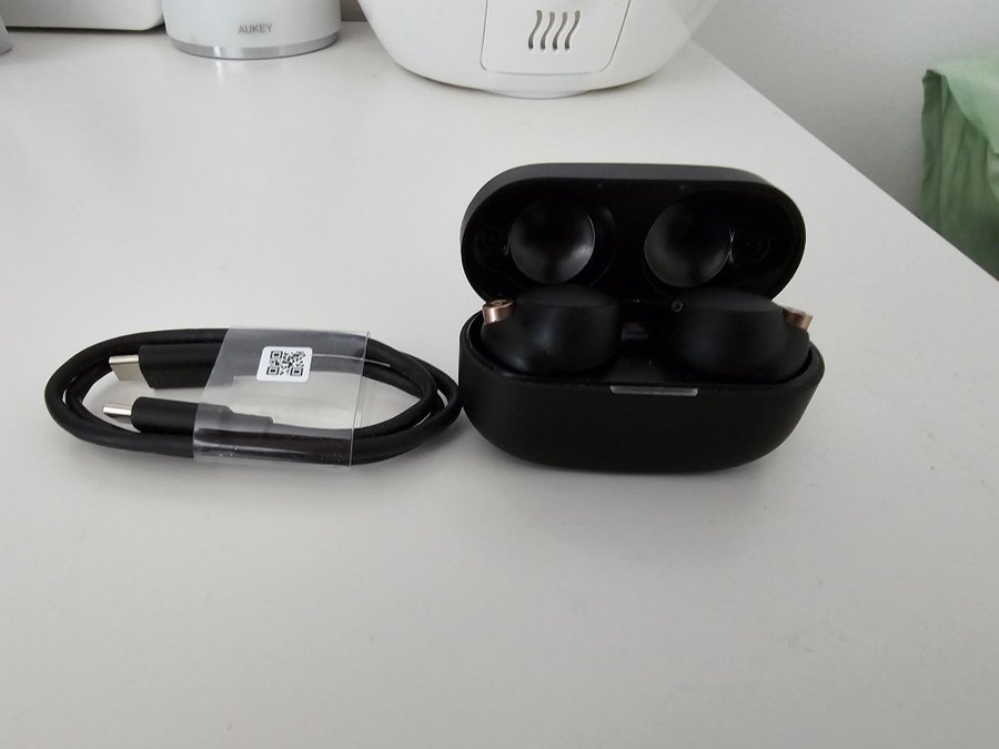 Sony in ear hörlurar WF-1000XM4