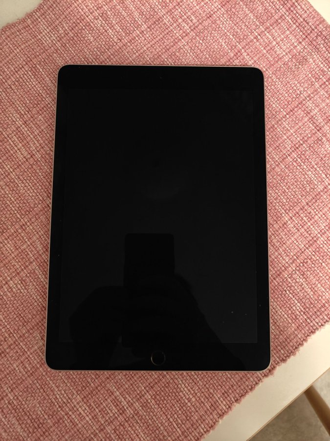 iPad Pro 9.7" 32GB med tillbehör