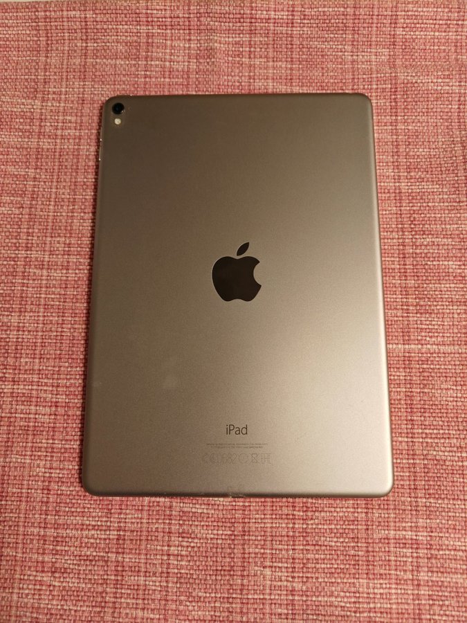 iPad Pro 9.7" 32GB med tillbehör