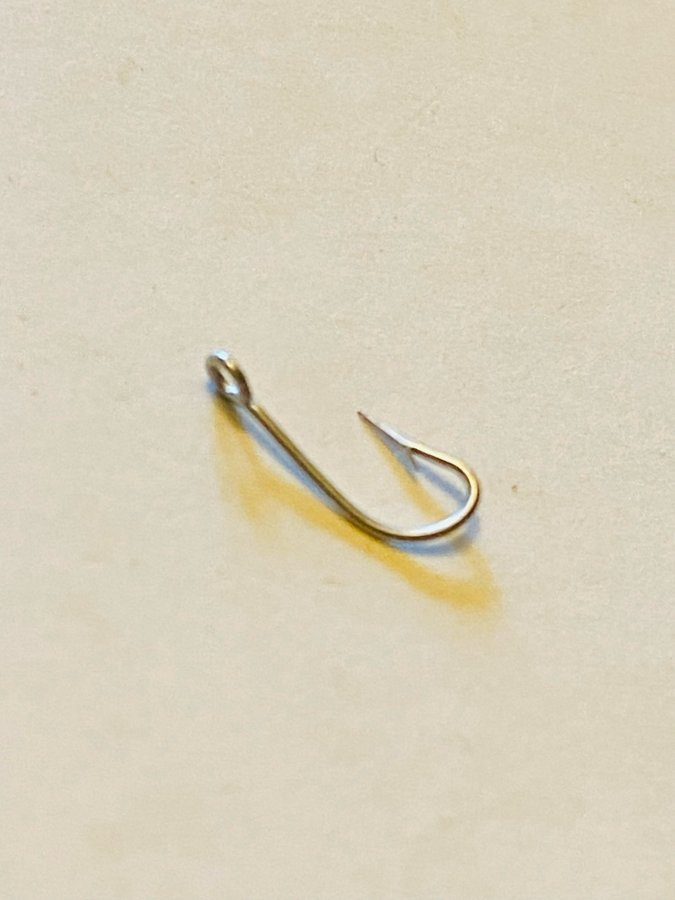 MUSTAD nr16.3138. 50st kvalitet småkrokar i sin original ask.