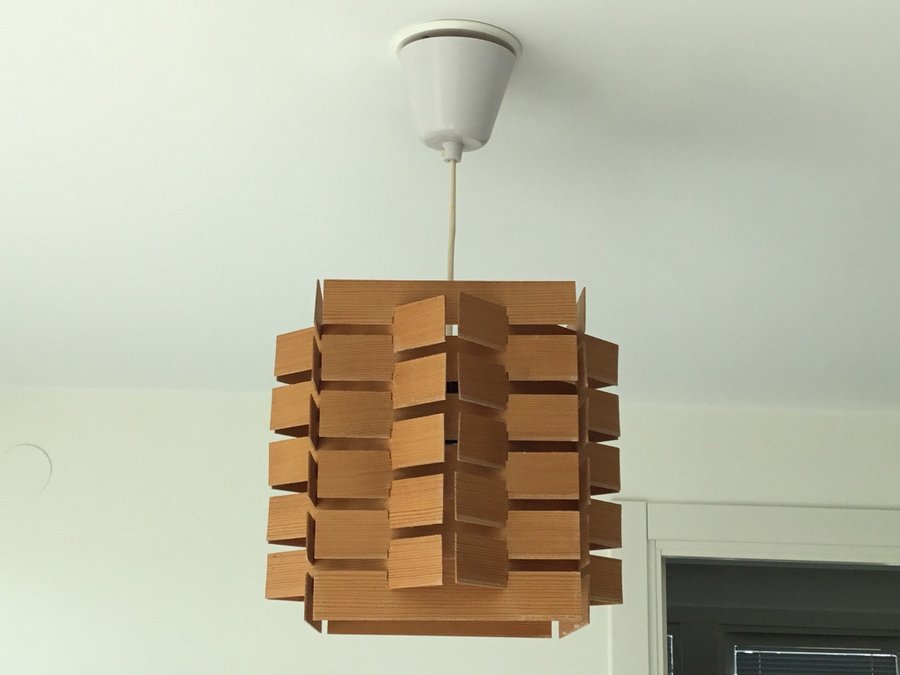 VINTAGE / RETRO TAKLAMPA TRÄ FURU ”KONSTHANTVERK TYRINGE” 1960-70 tal DESIGN