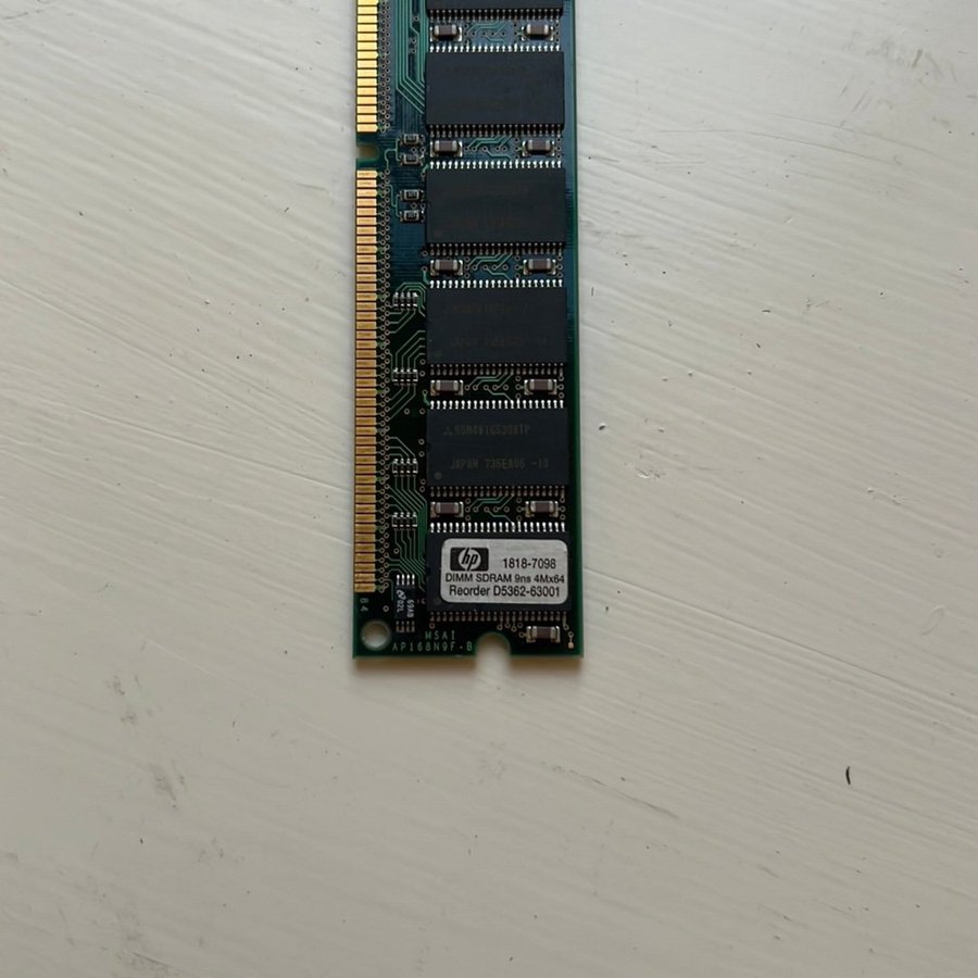 HP 1818-7098 DIMM SDRAM 1Rx8 4Mbx64