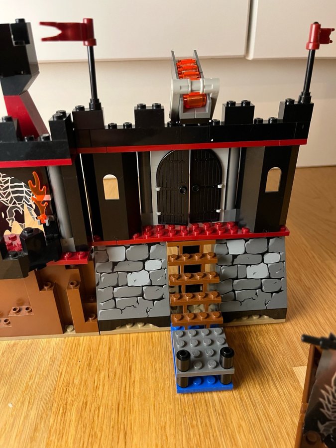 Lego Knight’s Kingdom - Dark Fortress Landing (8802)