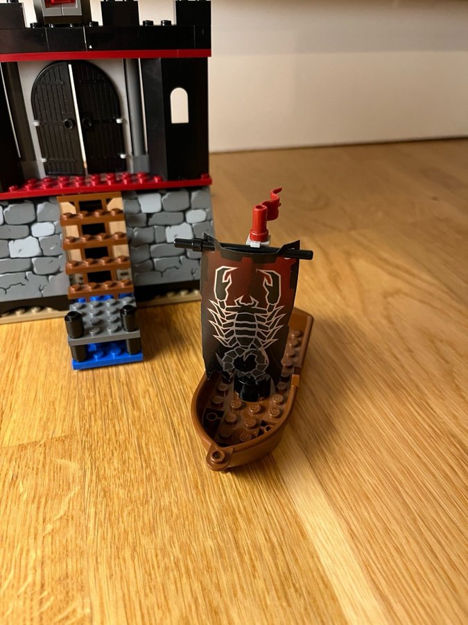 Lego Knight’s Kingdom - Dark Fortress Landing (8802)