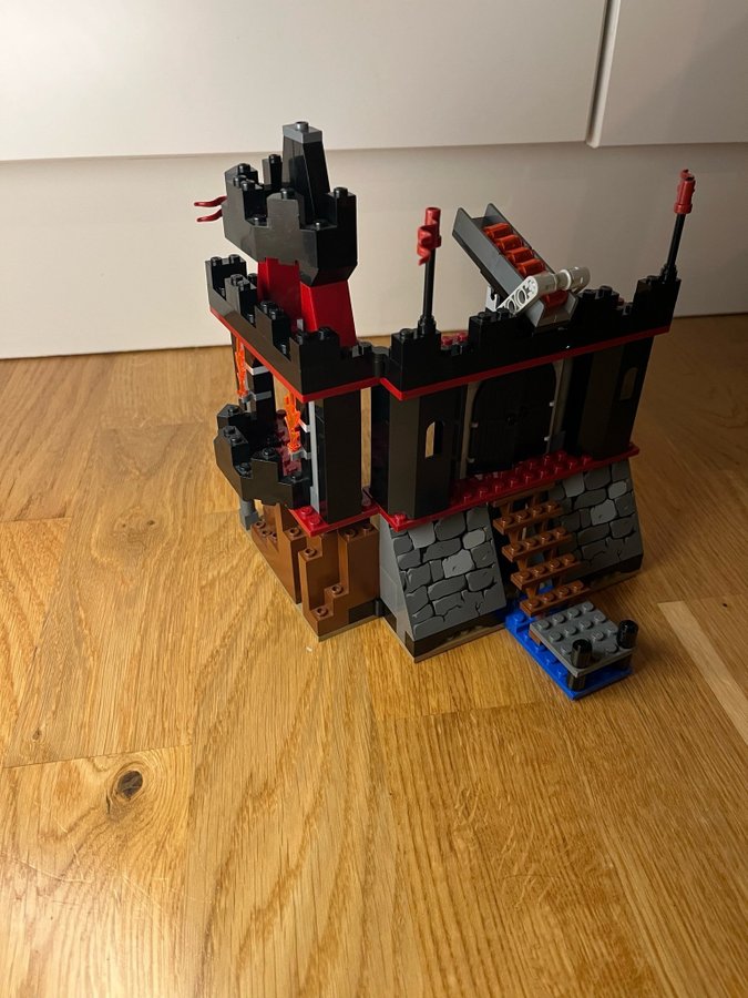 Lego Knight’s Kingdom - Dark Fortress Landing (8802)