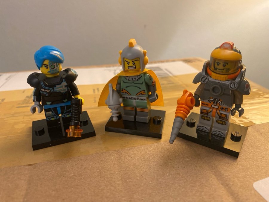 ”lägre pris” 3 stycken Minifigurer retro spaceman, cyborg och space miner