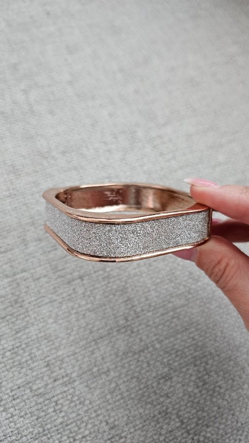 Armband / armring i roséfärg med glitter