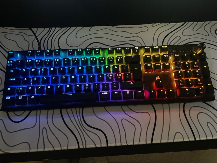 Tangentbord med RGB-belysning