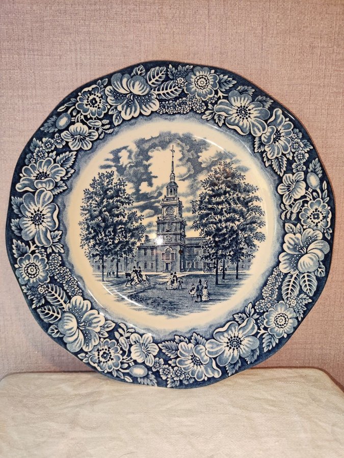 Tallrik Liberty Blue Straffordshire Ironstone Made in England