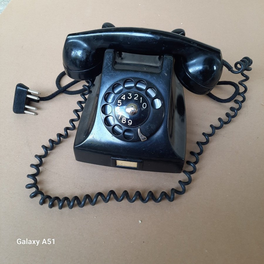 Gammal Bakelittelefon LM Ericsson 1965