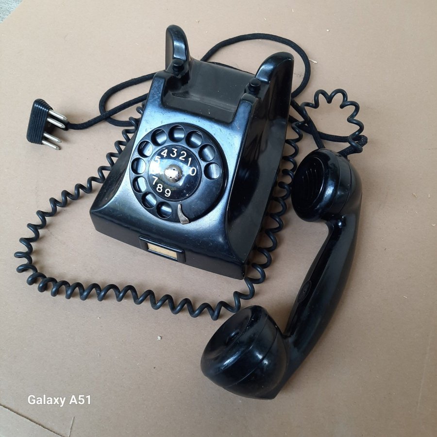 Gammal Bakelittelefon LM Ericsson 1965