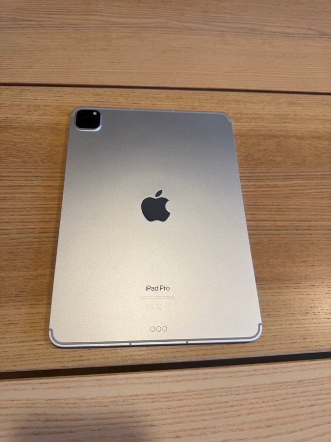 iPad Pro M2 256GB Wi-Fi + Cellular 11-inch + tillbehör