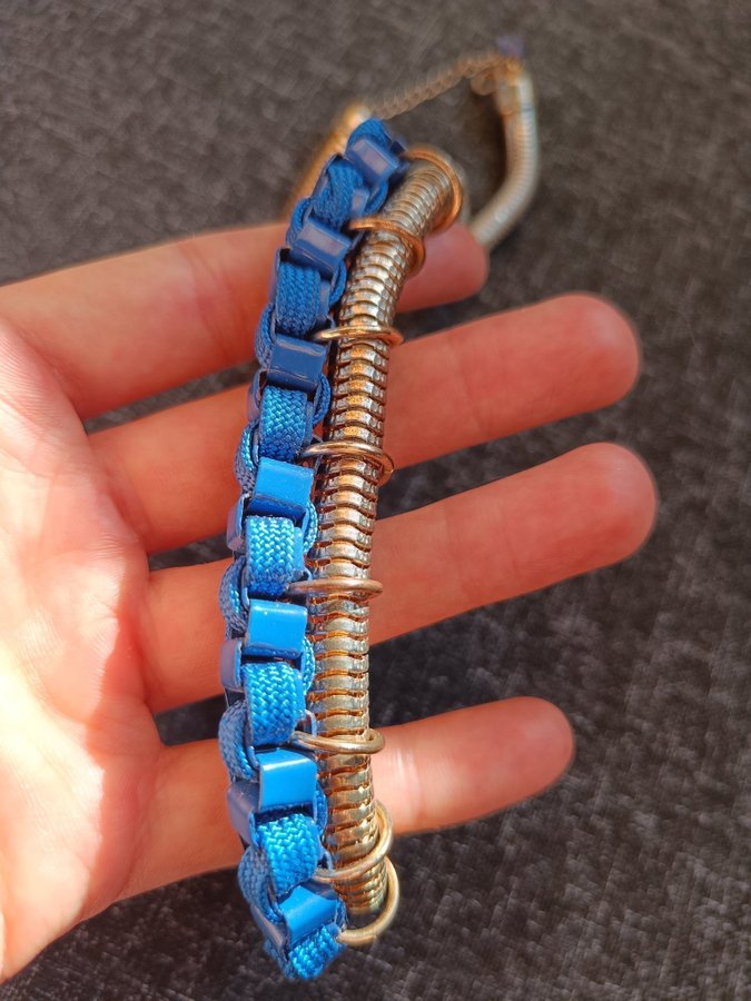 Halsband * Hängande * Guldfärgad * Blå