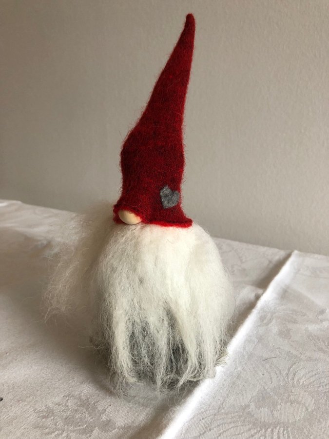 Tomte i filt och fårskinn