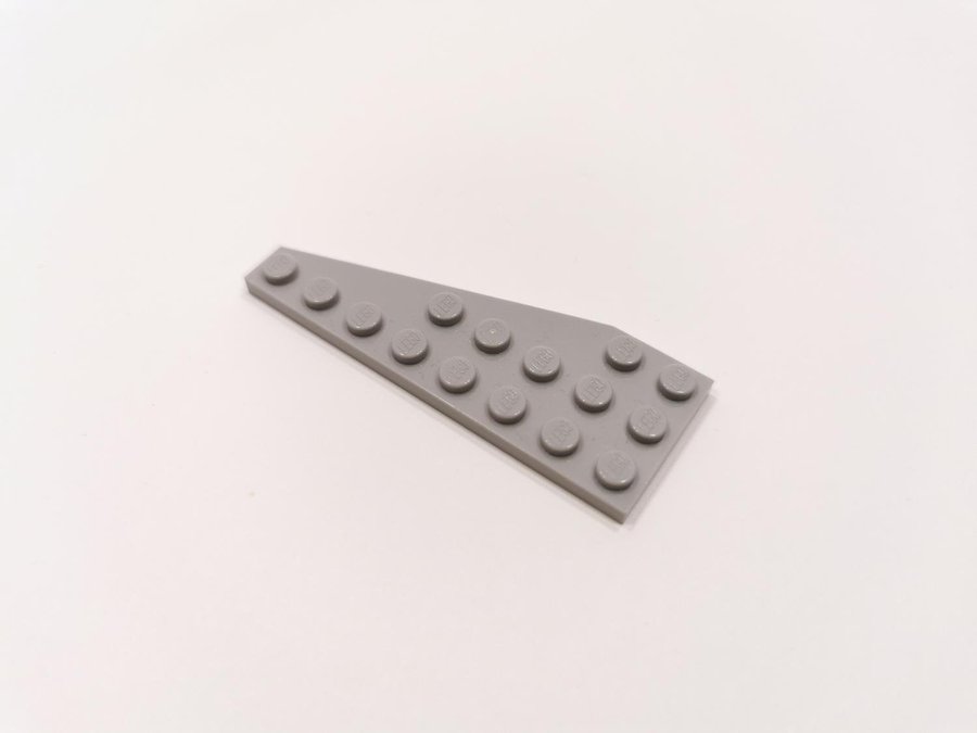 Lego - wedge - vinge - plate - höger - 8x3 - part 50304 - ljusgrå (bluish)