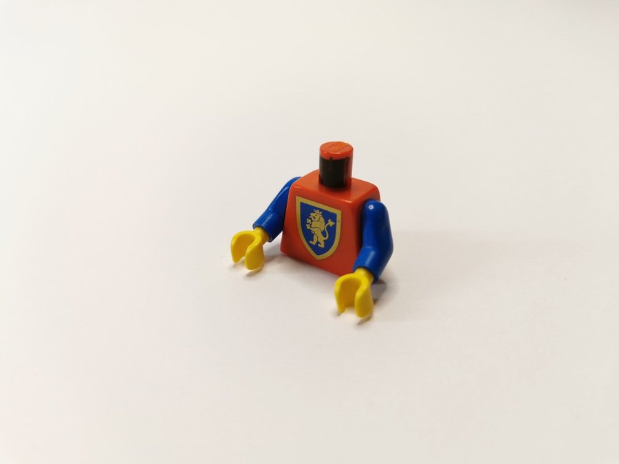 Lego - minifigur - torso - castle - lejon - part 973px138c01 - röd/blå