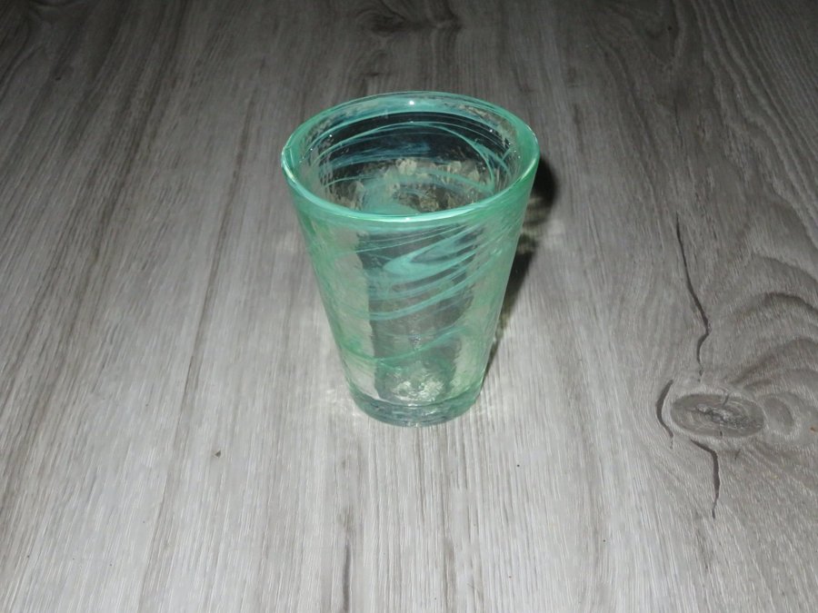 Kosta Boda Mine Tumbler 1 glas grönt Ulrika Hydman- Vallien mycket fint skick