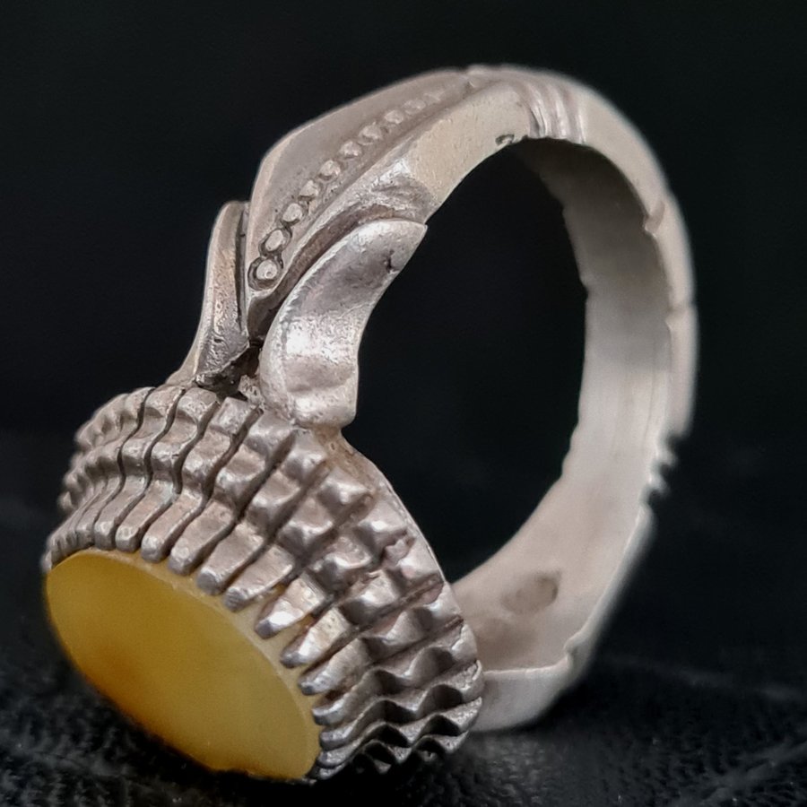 Handgjord ring silver 925 , Naturell bärnsten ,art deco