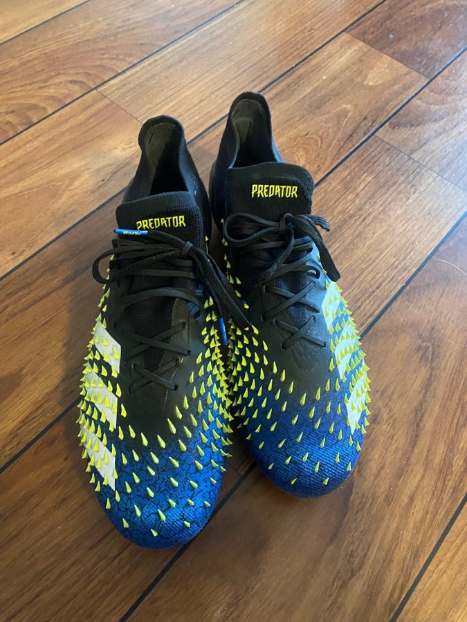 Adidas Predator Fotbollsskor