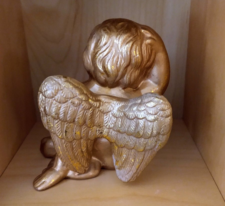 Guldfärgad ängelfigur figurin ängel putto kerub vintage