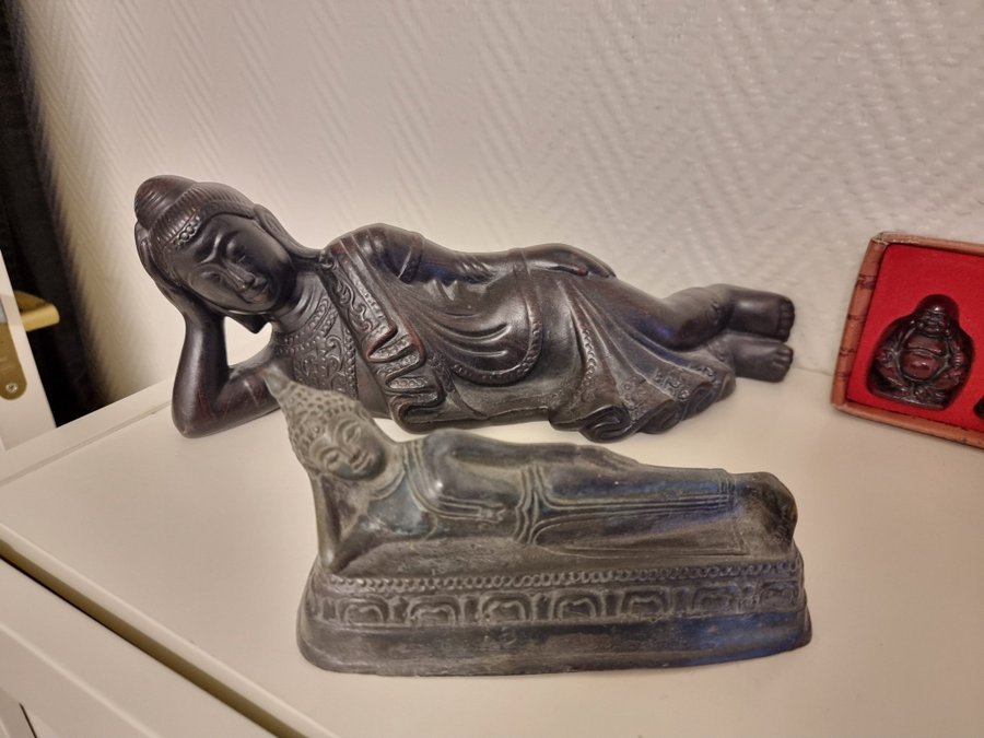 Buddhastatyer i olika storlekar och material