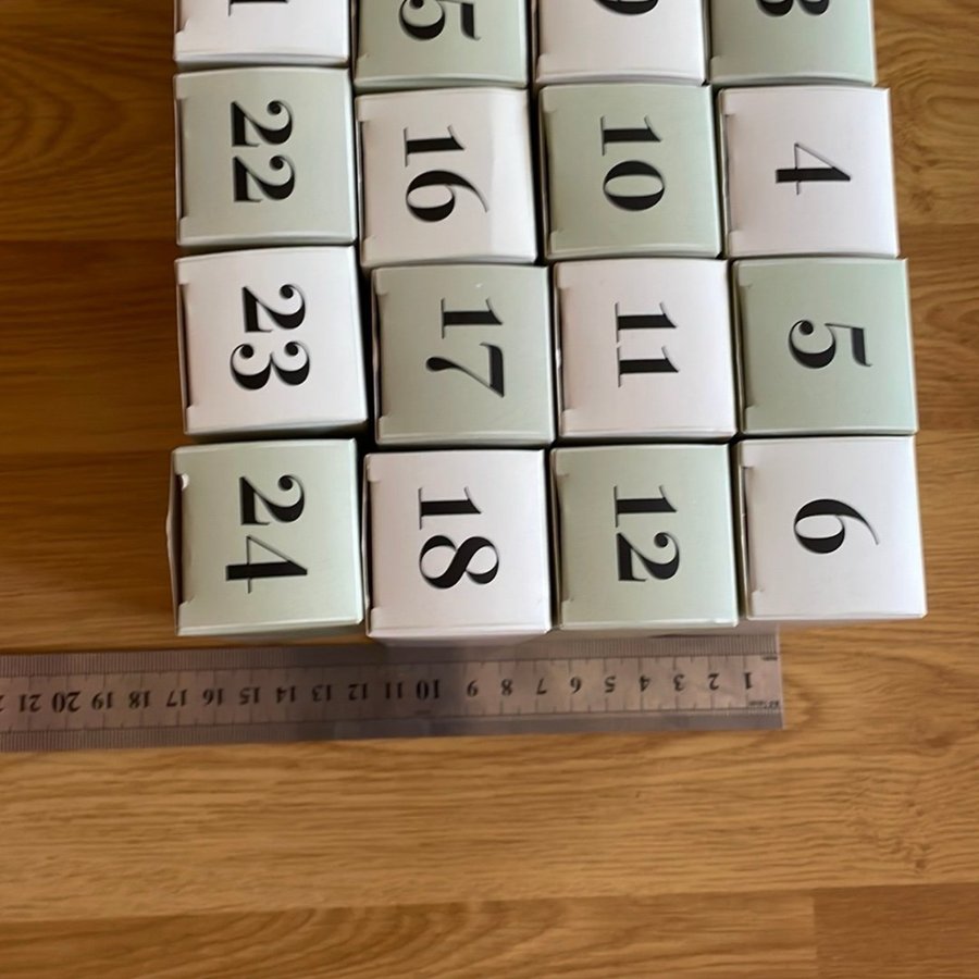 24 tomma presentaskar för diy adventskalender