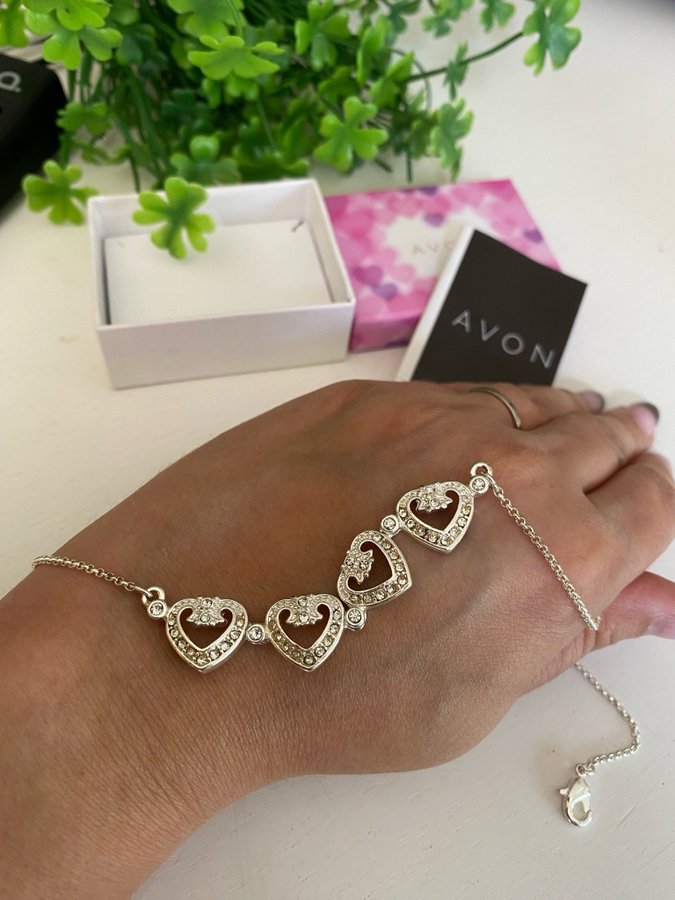 Nytt vackert berlock-halsband från Avon