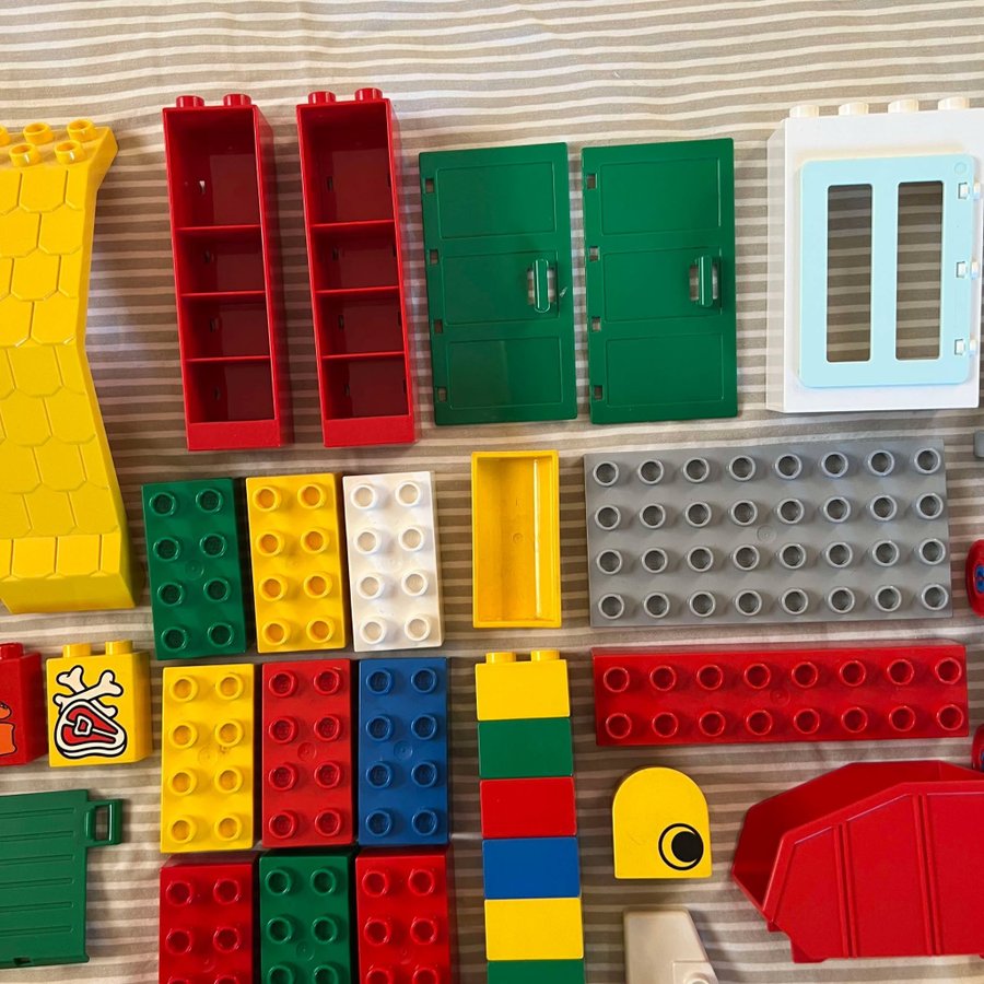 Mängder av LEGO DUPLO • Konstruktion Julklapp Julklappstips Bygga Tåg Djur Bilar