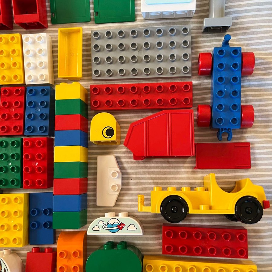 Mängder av LEGO DUPLO • Konstruktion Julklapp Julklappstips Bygga Tåg Djur Bilar