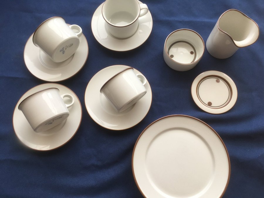 Royal Copenhagen porslin och 3 djupa tallrikar från Köbenhavns porcelains maleri