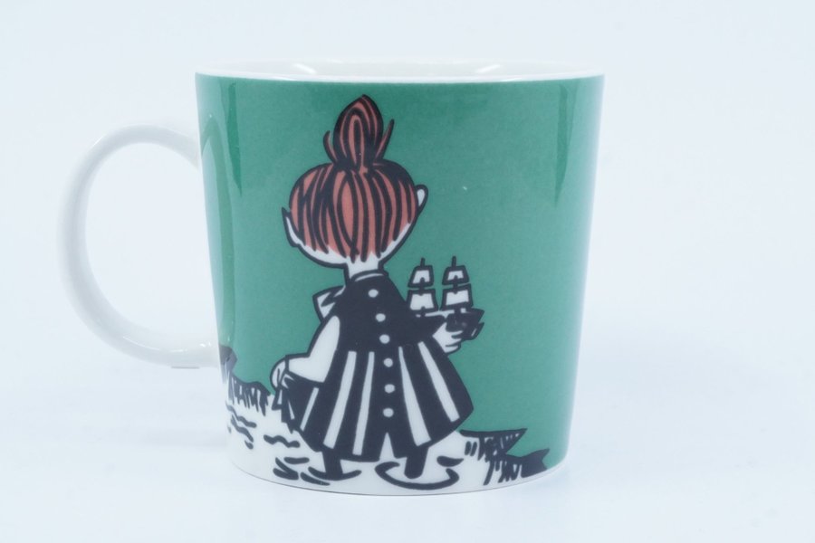 Muminmugg Lilla My glider, grön / Moomin Mug Little My Sliding [B]