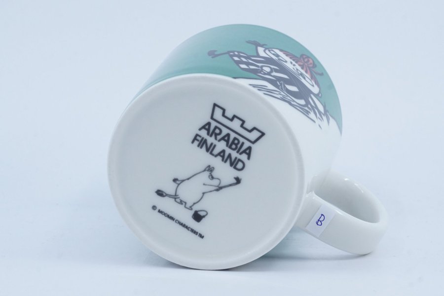 Muminmugg Lilla My glider, grön / Moomin Mug Little My Sliding [B]