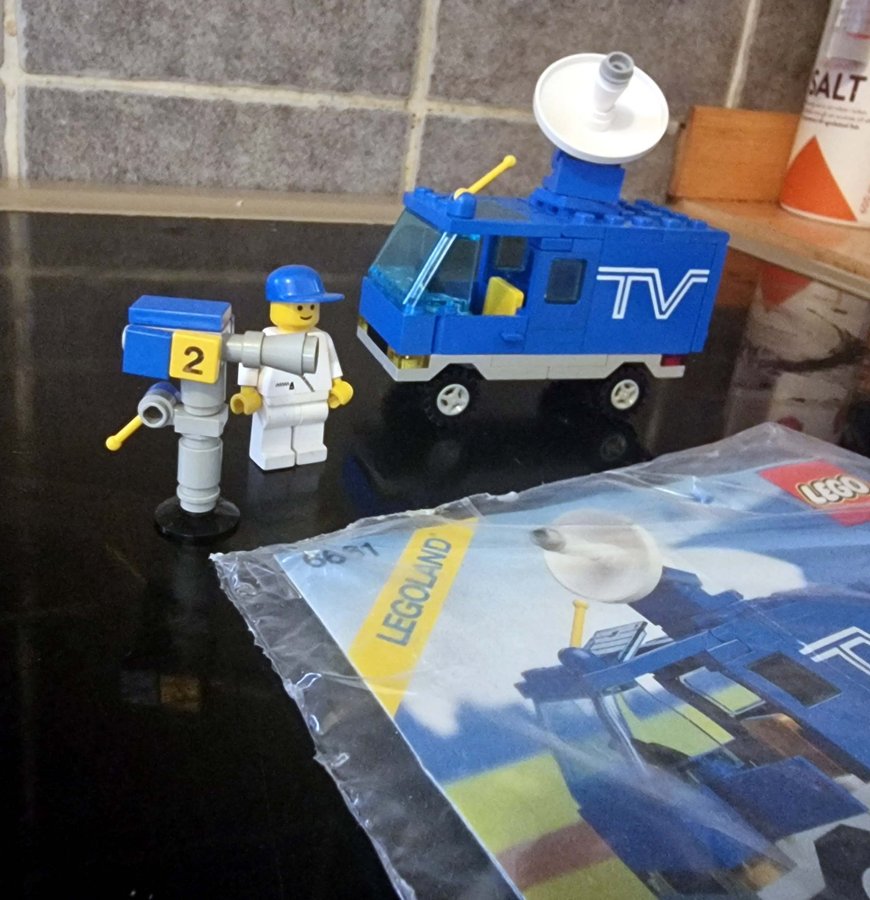 LEGO classic town 6661 TV Van / Mobile TV Studio retro vintage legoland