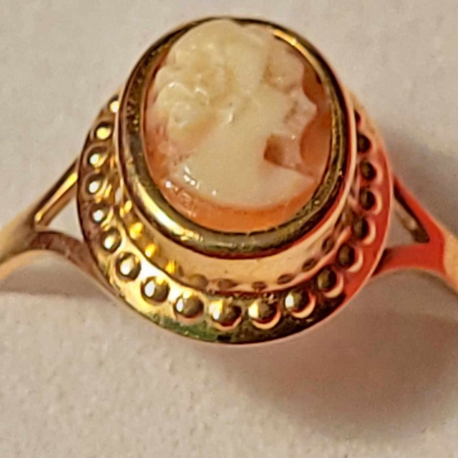 Vacker 18k guld Camé ring av Sävsjö Guldsmeds AB ,1996, 16,5 mm, 1,03 gram