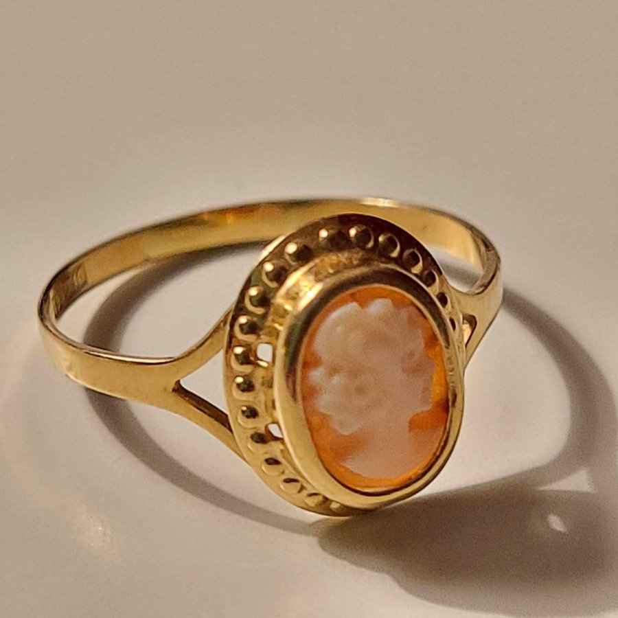 Vacker 18k guld Camé ring av Sävsjö Guldsmeds AB ,1996, 16,5 mm, 1,03 gram