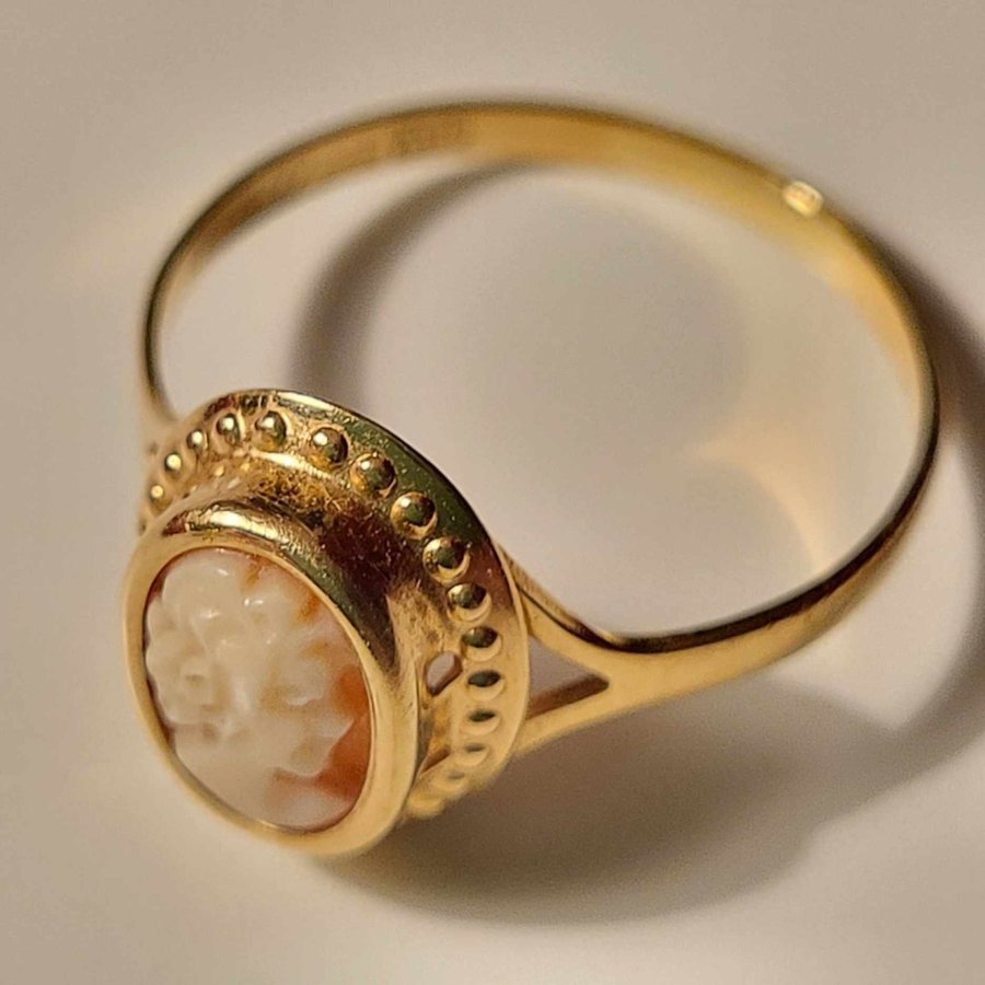 Vacker 18k guld Camé ring av Sävsjö Guldsmeds AB ,1996, 16,5 mm, 1,03 gram