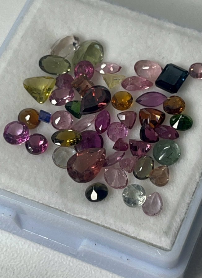 48 stycken mycket vackra tourmaline cabachoner. Healing/Reiki/diy