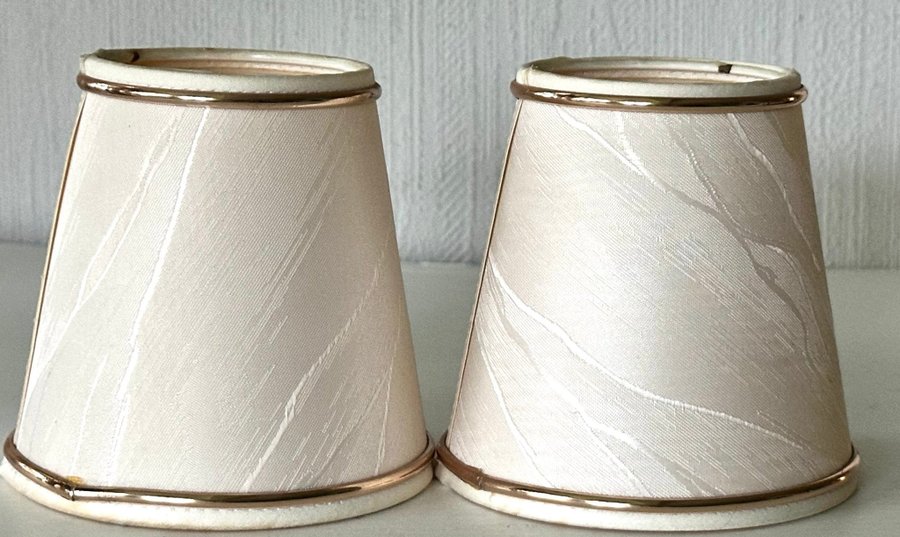 4st LAMPSKÄRMAR diameter 7/11cm VITA MED METALL GULD