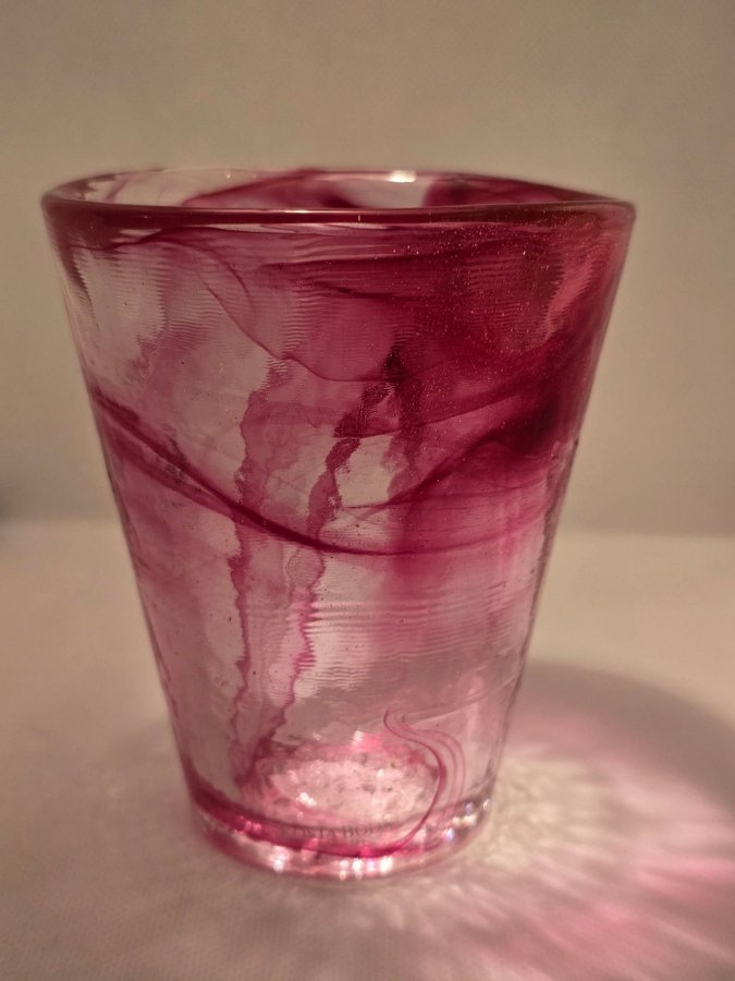 Ulrica Hydman-Vallien Mine/tumbler glas signerad Kosta Boda