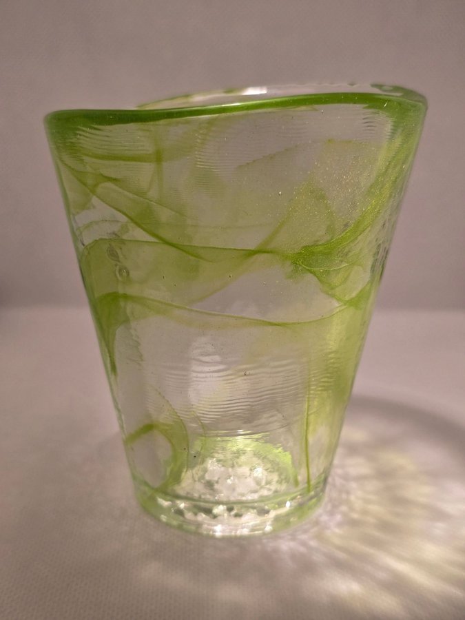 Ulrica Hydman-Vallien Mine/tumbler glas signerad Kosta Boda