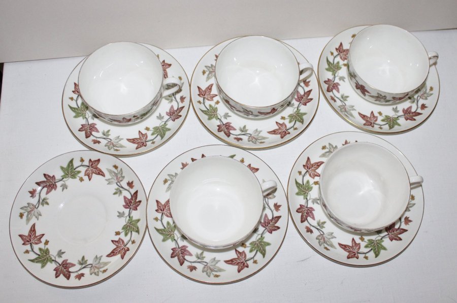 Wedgwood - "Ivy House" - 5 tekoppar med fat - Benporslin - England