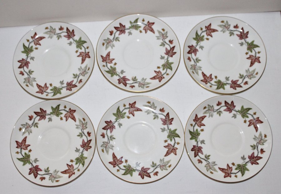 Wedgwood - "Ivy House" - 5 tekoppar med fat - Benporslin - England