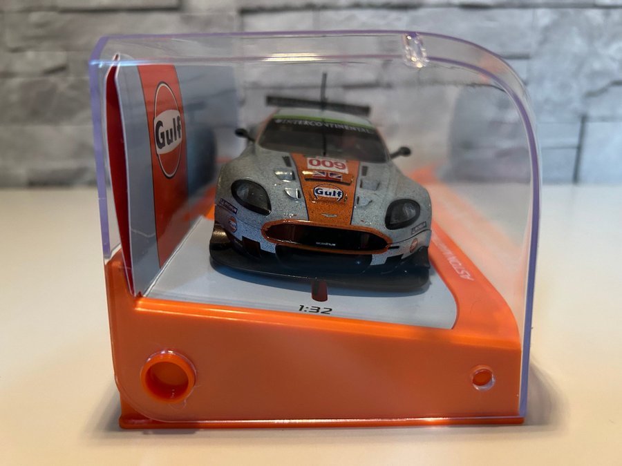 Scalextric C4316 Aston Martin DBR9 Gulf Edition ROFGO 'Dirty Girl'